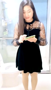 Cover Alas Pelapis Toilet Duduk Travel Sekali Pakai Untuk Di Toilet Umum Anti Slip Waterproof - Putih