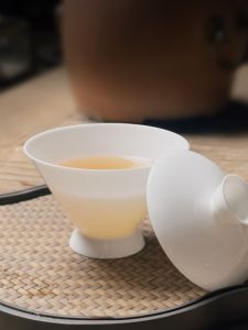 Pure Color Gongfu Tea Set High Foot Bone China Bowl Lid Tea Cup for Home Use Anti-Scalding Three Elements Cover Bowl
