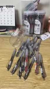 Hộp 20 bút bi bấm mực gel GP-97318  AODEMEI mực đen đỏ ngòi ST 0.5mm viết trơn  - VPP Trường Anh