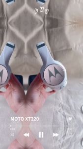 Tai nghe chụp tai không dây Motorola MotoXT220 -  Thiết kế gập thời thượng - Thời gian sử dụng lên đến 24h - Thích hợp mọi thể loại nhạc - Bảo hành chính hãng 12 tháng