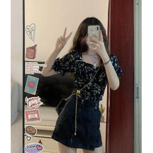 สีดำ เสื้อเชิ้ตแขนสั้นลายดอกไม้ ผู้หญิง ฤดูร้อน สี่เหลี่ยม ปกเสื้อ แขนฟอง สลิมฟิต สไตล์ญี่ปุ่น หวาน ดีไซน์ ลำลอง เสื้อท่อนบน