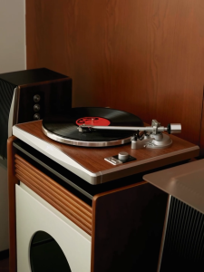 Syitren KORUS Vinyl Turntables Record Player Bluetooth Transmission