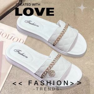 XWshop รองเท้าแฟชั่น สีพื้น แฟชั่นสวยๆ แต่งโซ่ห้อยตุ้ง ตำโลดค่า รองเท้าแฟชั่น รองเท้าแตะพื้นหนา รองเท้าผญสวยๆ