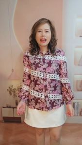 6916 เสื้อเชิ้ตคอตตอนซิลด์พิมพ์ลายดอก กระดุมหน้า แทรกทริมลูกไม้ มีซับในด้านหน้า แขนยาว by PENNY CLOTH 888