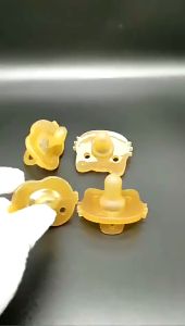 สำหรับคำสั่งที่ต้องการออกแบบเป็น "จุกหลอก จุกนมหลอกเด็ก ซิลิโคนทั้งหมด จุกหลอก เด๊กแรกเกิด สิ่งประดิษฐ์การนอนหลับ 6 เดือน หัวกลม+กล่องเก็บของ+โซ่กันตก