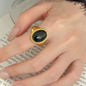 Spring Summer Vintage Black Agate White Mother of Pearl Index Ring Womens Niche Design High Personality Unique Ring