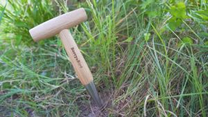 Berry & Bird Stainless Steel Hand Dibber - Ergonomic Tool for Precision Planting of Seeds Bulbs and Transplants in Garden Beds and Pots