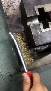 Ikura Tools Sikat Kawat Kuningan Baja Gagang Fiber Golok Hand Wire Brush - Sikat Manual Pembersih Karat Besi Kebersihan - Sikat Kawat Kuningan Baja Gagang Fiber Golok Hand Steel Wire Brush - Sikat Kuning Melengkung