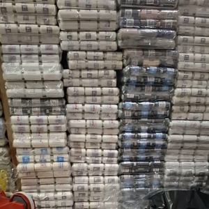 Benang jahit Paket 1 Gross?12 Lusin warna hitam/putih/campur warna 500 yard