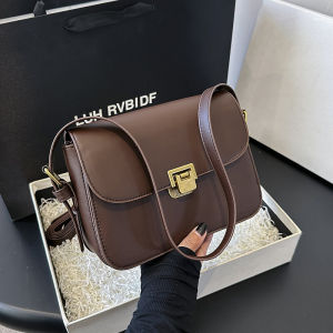 กระเป๋าสะพายข้าง PU หนังนิ่ม ทรงสี่เหลี่ยมเล็ก แฟชั่น ปิดด้วยแม่เหล็ก สีสันสดใส กระเป๋าสะพายข้างสำหรับผู้หญิง กระเป๋าสะพายไหล่ข้างเดียว ขนาดเล็ก 2024 กระเป๋าสะพายข้างสุดเทรนด์