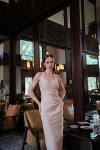 PETCHPLOY - Dominic Dress เดรสยาวคล้องคอ จับจีบเพิ่มวอลุ่มตรงหน้าอก เอวคอด ผ่าข้างเพิ่มความเซกซี่ ใส่ได้หลายโอกาส