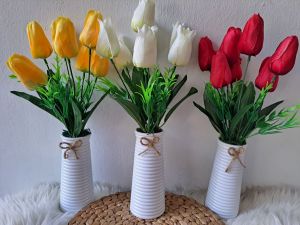 bunga tulip artificial berikut pot melamin ulir /bunga meja cantik