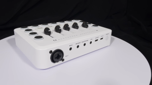 LazMallการ์ดเสียง F11แบบสดๆซาวด์การ์ดไฟ RGB อินเตอร์เฟซเครื่องเสียงระดับมืออาชีพที่มีพลัง48โวลต์การควบคุมเฉพาะตัวปุ่มปิดเสียงแจ็คจอมอนิเตอร์สำหรับเสียงของพอดคาสท์/ การบันทึก/เสียงร้อง/เกม