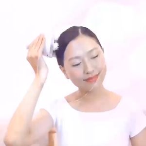 Máy massage toàn thân với đầu massage bằng silicon hình móng mèo sử dụng pin sạc