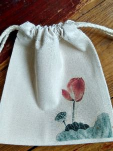 กระเป๋าผ้าใบผูกเชือกพิมพ์ได้ กระเป๋าใส่ของแบบหลายฟังก์ชัน กระเป๋าใส่ของโทรศัพท์ กระเป๋าบรรจุของขวัญ กระเป๋าใส่ของแบบเรียบง่าย