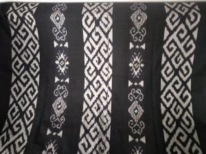 BAJU COUPLE TENUN VEEYA DRESS DAN KEMEJA BLACK TORAJA
