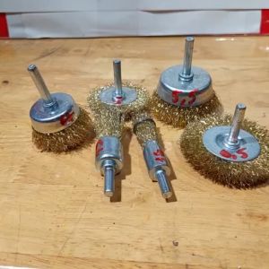 Chổi đánh rỉ lắp máy khoan nhiều kích thước chuôi 6mm 1 bộ gồm chén cước chổi cước đĩa cước cán 6ly cước đồng chắc chắn bộ 3 món/4 món/5 món /6 món gắn vào máy khoan cầm tay - Cửa Hàng Nam