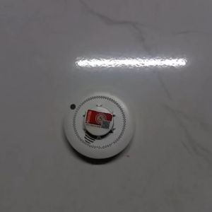 BÁO CHÁY KHÓI QUANG ĐIỆN ĐỘC LẬP ĐẦU BÁO KHÓI KHÔNG DÂY SỬ DỤNG PIN CẢM BIẾN KHÓI BÁO ĐỘNG ÂM THANH VÀ ÁNH SÁNG