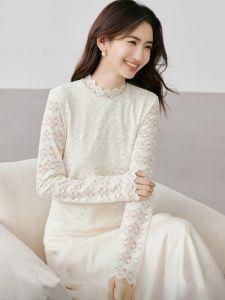 เสื้อยืดคอตั้งแขนยาวผ้าลูกไม้สีขาวสไตล์ใหม่ฤดูใบไม้ผลิและฤดูใบไม้ร่วงสำหรับผู้หญิง เสื้อตัวบนคอวีแบบสวมหัวทรงสลิมฟิต