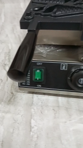 Máy Nướng Bánh Đường Phố 1500W 220V Bánh quế 6 Cây Kem Waffle Maker Electric 340*320*170 PVN9105