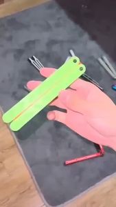 3D Mini Gravity Knife Toys Turnip Knife Prank Toys Funny Finger Toys Stress Relief Toys Turnip Knife Butterfly Knife