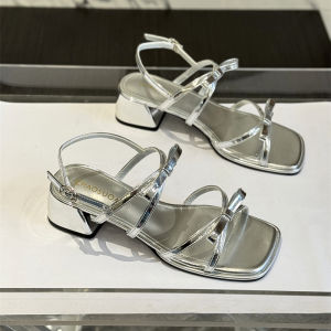 อินเทรนด์ รองเท้าแตะส้นกลางปมผีเสื้อ ผู้หญิง 2024 ใหม่ ฤดูร้อน หลากหลาย รองเท้าส้นสูงโรมันระดับไฮเอนด์ สไตล์เกาหลี ไฟเบอร์ละเอียดพิเศษ