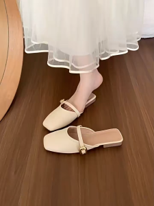 รองเท้าแตะครึ่งหัวสไตล์ฝรั่งเศสรองเท้า Mueller หนังนิ่มทรงพั้มพ์แมทช์ลุคง่ายแบบใหม่ฤดูใบไม้ผลิและฤดูร้อน2025ใส่ด้านนอกรองเท้า Mary Jane