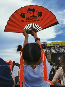 ริบบิ้นสีแดง Zha Na Rock Band Festival รองเท้าผ้าใบลำลอง หมวกแฟชั่นฤดูใบไม้ร่วง วัสดุอื่นๆ ไม่ติดเพชร