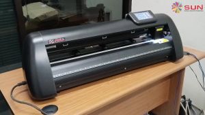 Mesin Cutting Sticker JINKA GC PRO 723 /1353 CAM TOUCH SCREEN Auto Contour Cut Bahan Sticker Reflective Silver Gold Hologram