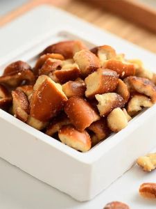 Tea Flavor Crispy Bread Bits Salted Caramel Alkaline Water Biscuits Non-Fried Afternoon Tea Snack Crispy Sticks Potato Chips