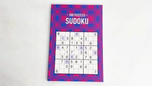 500 Sudoku Puzzles Activity Book (320 Pages)