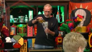 Alat Sulap Comedy Glass Terisi Air Secara Ajaib