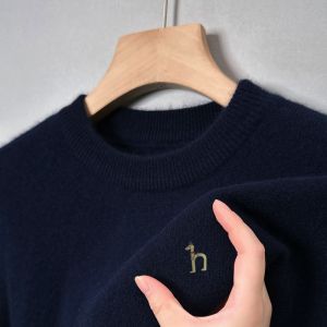 เสื้อไหมพรมคอโอผู้ชายแบรนด์ไฮเอนด์  คอลเลคชั่นใหม่ ฤดูใบไม้ร่วง-ฤดูหนาว  สีพื้น ลายสุนัข เนื้อผ้านุ่ม อุ่นสบาย สไตล์ลำลอง เหมาะสำหรับใส่ไปทำงาน