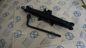 Dongkrak Jembatan Mobil 2 Ton dan Kunci Roda Toyota 21mm