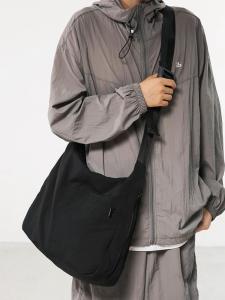 Large Capacity Black Crossbody Bag Men Japanese Style Simple Shoulder Bag 2024 Autumn New Arrival Waterproof Sports Tote Bag