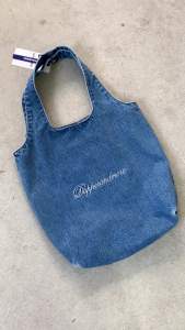 Nhập LAZFASHION88 giảm 20% đơn 149k - Túi Tote Jean DAPPERANDMORE Embroidered Denim Tote - Chất Denim Dày Dặn Thêu Chữ Sắc Nét - D&M Urban