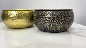 Cơi trầu bằng đồng gò tay thủ công 100% đk 17cm cao 10cm dộ dày 2ly nặng 1.5kg/cái