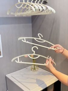 Giá treo quần áo vai rộng không để lại vết móc treo quần áo chống trượt gia dụng táo bạo giá treo quần áo đơn giản