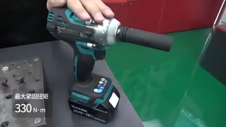 【Seiko ญี่ปุ่น】Makita DTW300 ประแจไฟฟ้าไร้แปรงถ่าน แบตเตอรี่ลิเธียมแรงบิดขนาดใหญ่ 18V ประแจชาร์จ ประแจผลกระทบ