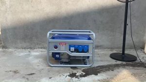 CW เครื่องปั่นไฟ 3500W generator 220v ไฟกระแสสลับ เครื่องกำเนิดไฟฟ้าเบนซิน เครื่องกำเนิดไฟฟ้ สี่จังหวะ สีเขียว วิธีสตาร์ท 2 รูปแบบ แต่สามารถต่อตู้เชื่อม 300A พร้อมกับเจาะสว่านได้เลย - ราคา 8,490 บาท