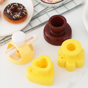 Cetakan Kue Donat Donut Bulat Plastik Maker Baking Tools Love Heart / Shaped Plum Bunga