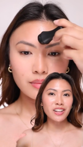 REVLON Oil-Absorbing Volcanic Face Roller Oil Control On-the-Go Revlon Face Roller by Oily Skin Control for Face Revlon Oil Roller Control On The Go (XV) Revlon Absorbing Roller for Absorbing and Oil Control from Real Volcanic Stone 火山石吸油滚珠 脸面部吸油球 洗面控油