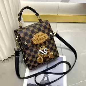 Tas Slingbag Wanita Import: Fungsi Praktis & Berkualitas Tinggi