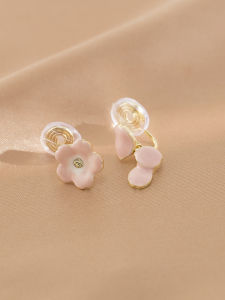 Asymmetric Pink Flower Ear Cuffs Sweet And Fashionable Princess Style No Piercing Mosquito Coil Ear Clips Holiday Gentlewoman Jewelry