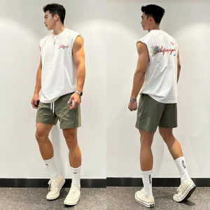 เสื้อกั๊กแขนกุดคอตตอนสีขาวสไตล์อเมริกันสำหรับผู้ชาย ทรงหลวมสบาย ๆ ในช่วงฤดูร้อน คอลเลกชั่นฤดูร้อน 2025