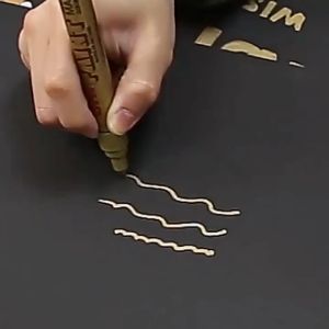 UNI ปากกาเขียนเหล็ก ปากกามาร์กชิ้นงาน รุ่น PX21 ขนาดเส้น 0.8 - 1.2 มม. (ขึ้นอยู่กับองศาการเขียน)