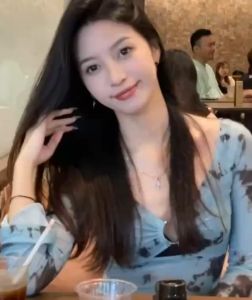 เดรสยาวแขนกระดิ่ง สีฟ้าผ้าชีฟอง มีซับในตัว แหวกกลางอกแต่งห่วง เซ็กซี่ กระโปรงทรง A-Line ทรงสวย ใส่ได้ทุกโอกาส #9193