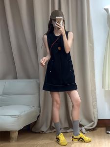 ชุดเดรสยีนส์แขนกุดสไตล์เกาหลีย้อนยุคสำหรับผู้หญิง ฤดูร้อนปี 2025 ทรงหลวม กระโปรงทรงเอ ทรงตรง กระโปรงทรงเอ ทรงเข้ารูป