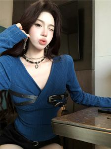 เสื้อชั้นในถักคอวีสไตล์ย้อนยุคสำหรับผู้หญิง ทรงเข้ารูป ดีไซน์เข็มขัด ดีไซน์เข้ารูป เสื้อชั้นในถักสำหรับใส่ด้านนอก