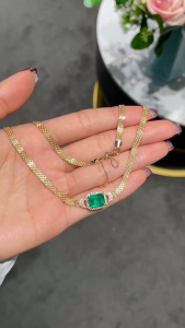 Montagne Jewelry 18k Pure Yellow Gold necklace for women Diamond Inset Elegant Design Fine Jewellery Natural 3.69 Carat Emerald Pendant Necklace